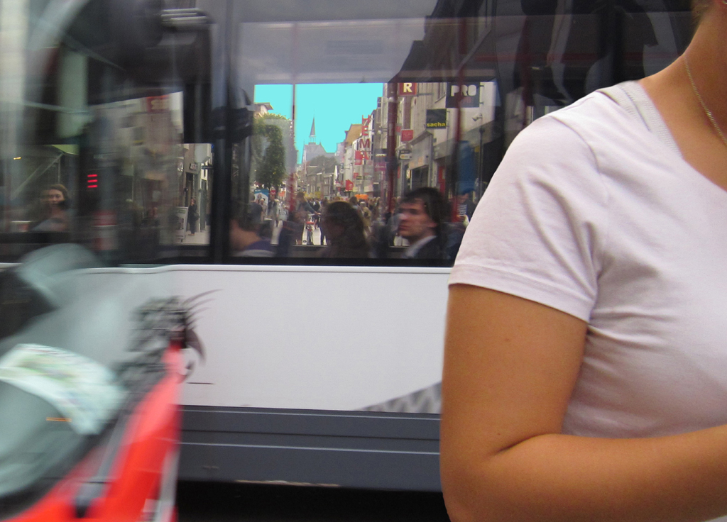 2013-1331 02 bus oversteken 2 FOTO GUSTAVE PETIT